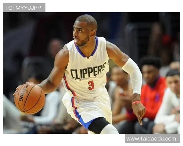 保罗赛场情绪失控与主教练爆发激烈争执引发球队内部矛盾升级